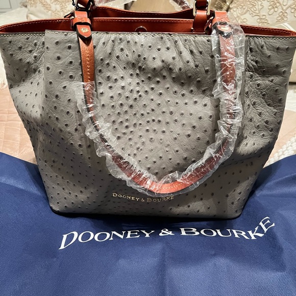 Dooney & Bourke Flynn Large Bag - Picture 1 of 6